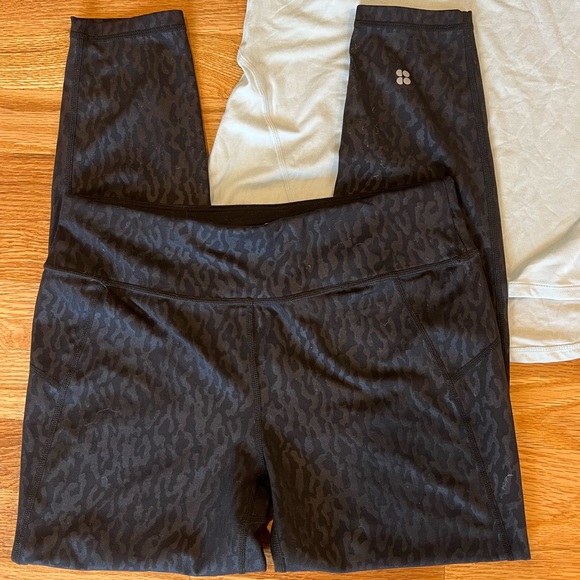 Sweaty Betty workout set (size S tank size M leggings) - Picture 2 of 3